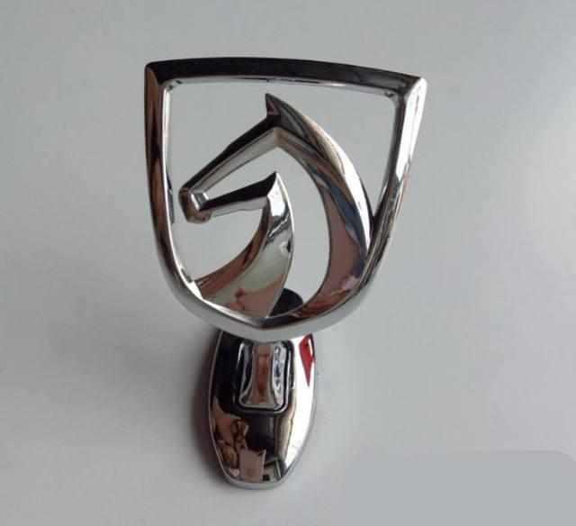 寶駿終于把驢頭車標換了，檔次直逼勞斯萊斯，法拉利自嘲比自己強