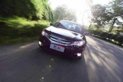 寶駿終于把驢頭車標換了，檔