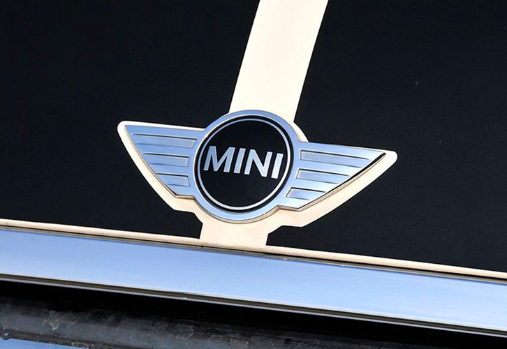 “車標帶翅膀”的汽車品牌不要惹，每個都是狠角色，第4個很眼熟