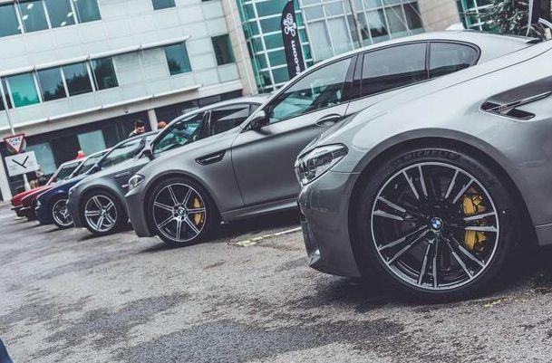 一臺被車標活活害死的豪車，一腳油600馬力，卻沒人買