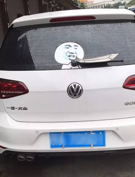 車標都被玩壞了！這些車主一個個都是戲精吧 但較酷的居然是…