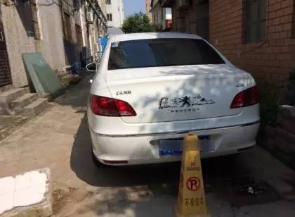 車標都被玩壞了！這些車主一個個都是戲精吧 但較酷的居然是…