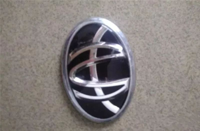 因車標太像！豐田將吉利告上法庭，結果自己搭上8萬。。