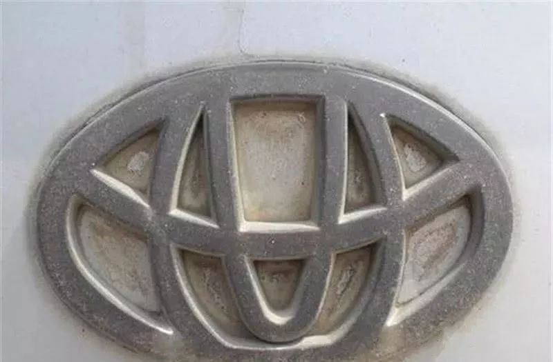 因車標太像！豐田將吉利告上法庭，結果自己搭上8萬。。