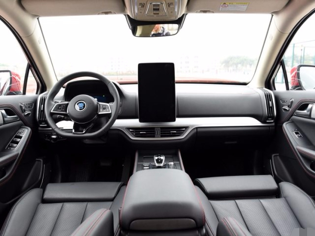 比亞迪再次啟用字母車標，全新一代唐配置下血本，一條輪胎兩千塊