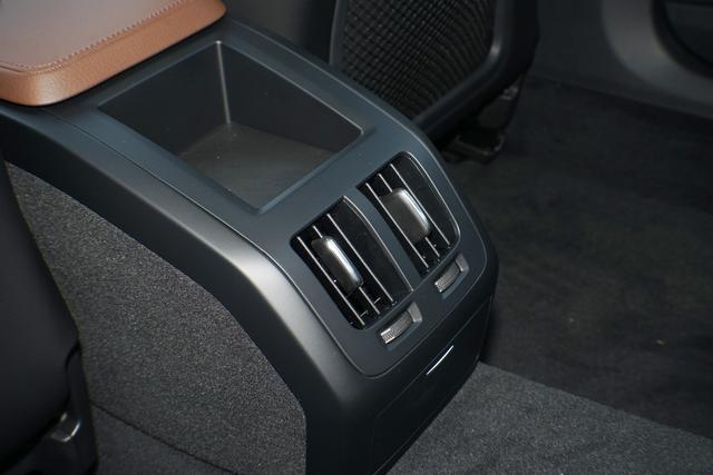 被“車標”拖累的豪車，長近5米1，檔次不輸A6，卻降6-8w比A4更值