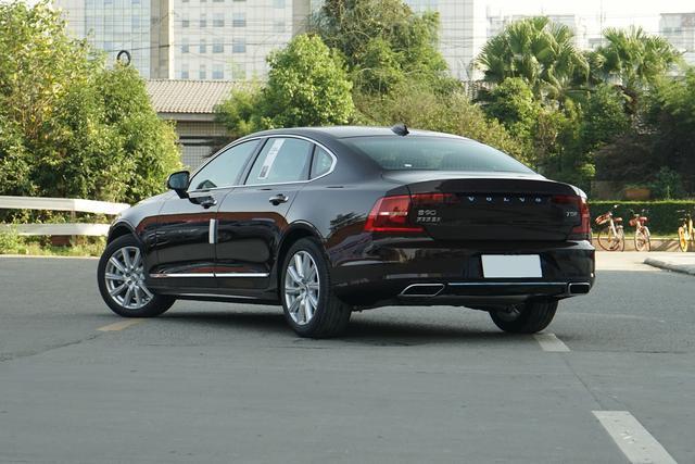 被“車標”拖累的豪車，長近5米1，檔次不輸A6，卻降6-8w比A4更值