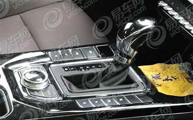 8萬塊買一國產神車，外觀像路虎，車標像長安，一說車名就像當老板！