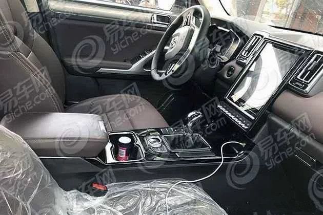 8萬塊買一國產神車，外觀像路虎，車標像長安，一說車名就像當老板！