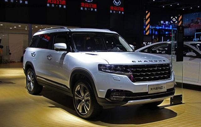 國產又出一神車：外觀仿路虎，車標仿長安，名字仿奧迪，厲害了！