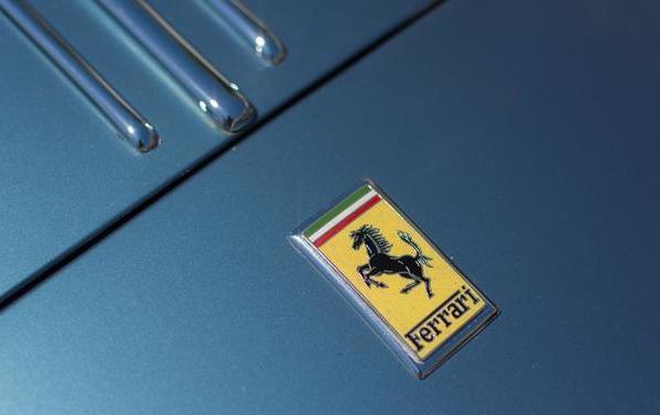 “較奢華”的五大車標：凱迪拉克墊底，法拉利、勞斯萊斯上榜！