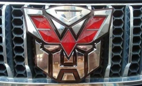 “很黃很暴力”的惡搞車標，雷諾車標較無法直視