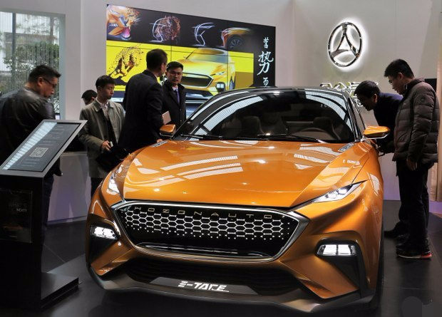 扔掉丁字褲車標換成字母，遠看像6萬的眾泰，其實比特斯拉還強悍