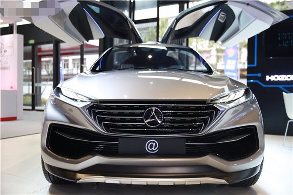 扔掉丁字褲車標換成字母，遠看像6萬的眾泰，其實比特斯拉還強悍