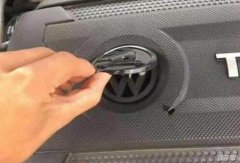 買了輛斯柯達(dá)，無意間撕下車