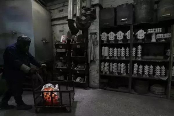 你真以為勞斯萊斯車標(biāo)是水晶做的？看完后我震驚了