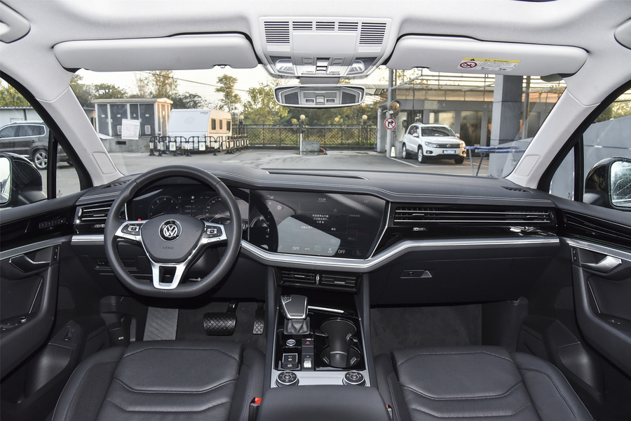 被“車標”耽誤的豪華SUV，連密封條都進口，一口氣降12萬賣不動