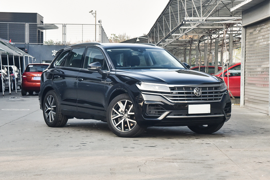 被“車標”耽誤的豪華SUV，連密封條都進口，一口氣降12萬賣不動