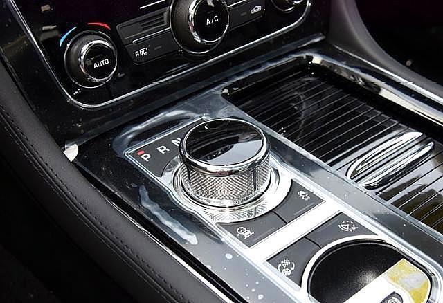 被“車標(biāo)”耽誤的豪車，長(zhǎng)超5米2氣場(chǎng)勝過s級(jí)，卻難走量