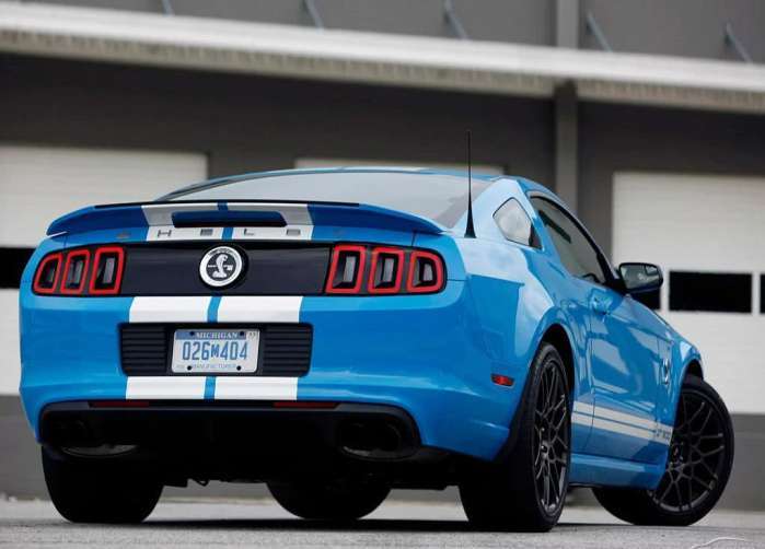 車標是條眼鏡蛇，和五菱一樣的換擋操作，118.8萬，保時捷見了也不敢惹