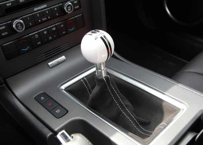 車標是條眼鏡蛇，和五菱一樣的換擋操作，118.8萬，保時捷見了也不敢惹