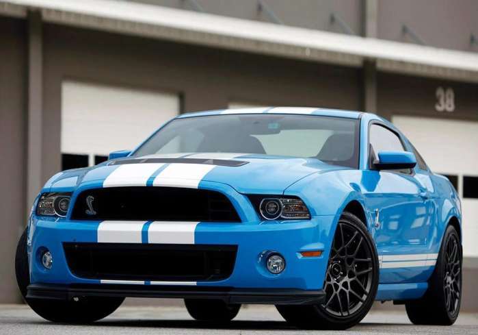 車標是條眼鏡蛇，和五菱一樣的換擋操作，118.8萬，保時捷見了也不敢惹