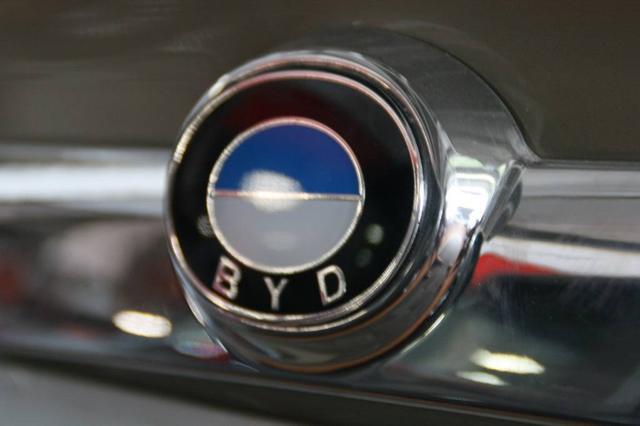 確認過車標，是不想買的車！比亞迪還曾因為車標太丑而滯銷