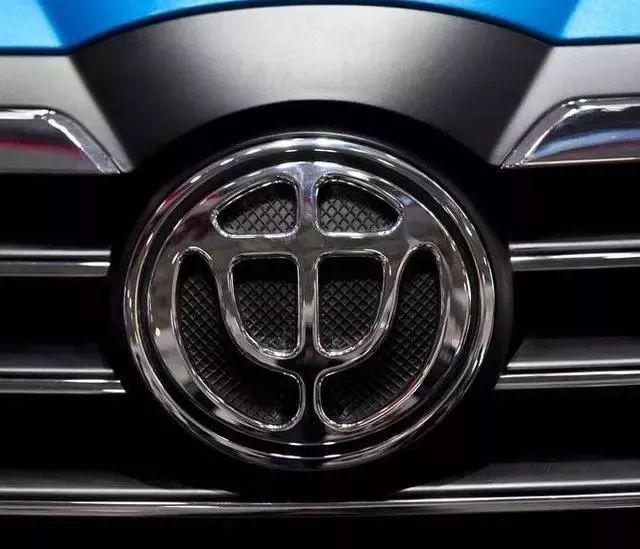 車標越丑越火？這幾款高逼格的車標，在國內一個比一個慘！