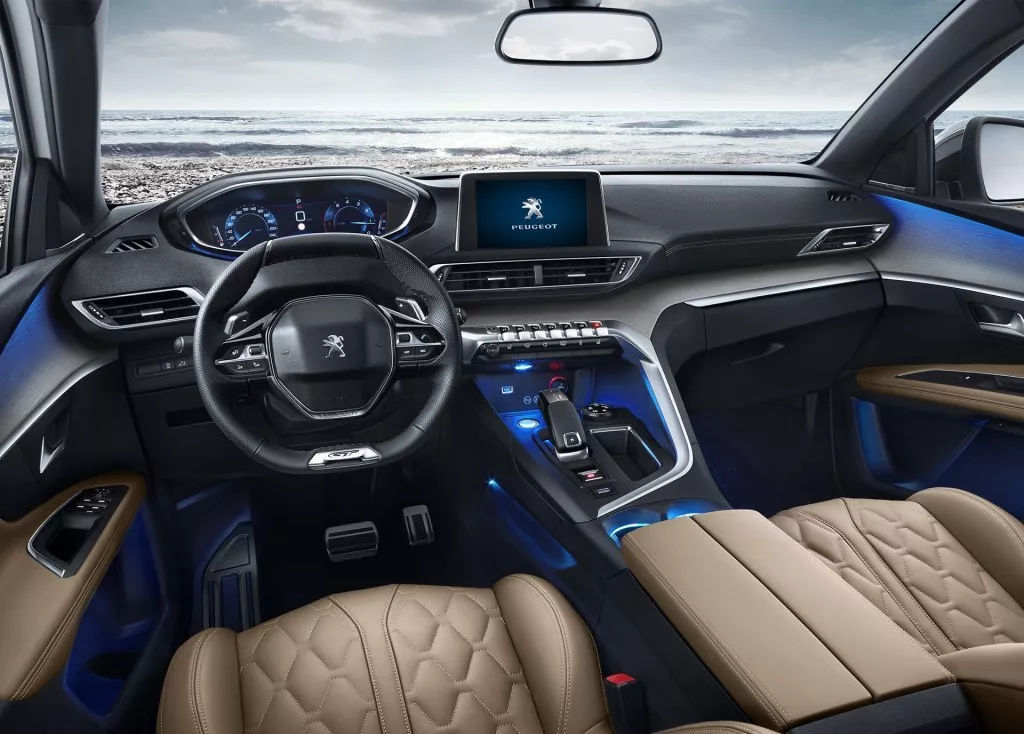 車標毀了一臺車？這幾臺車的內飾不比豪車差