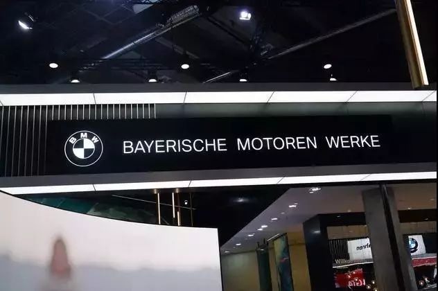 車標代表這一個企業的品牌象征，寶馬卻把藍天白云車標換了！