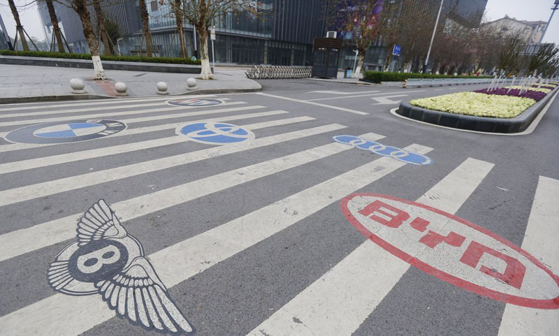 車標(biāo)都上馬路，還怕你不來？