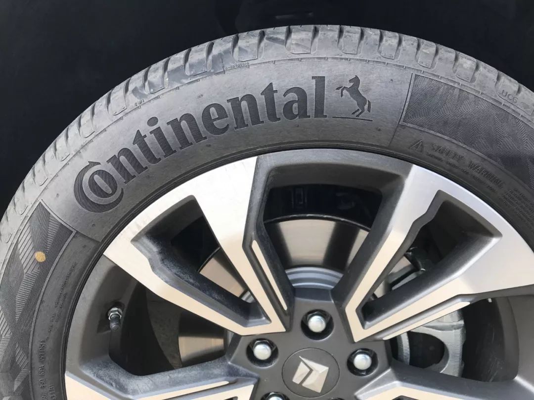 蓋上車標(biāo)，你能猜到他是誰嗎？