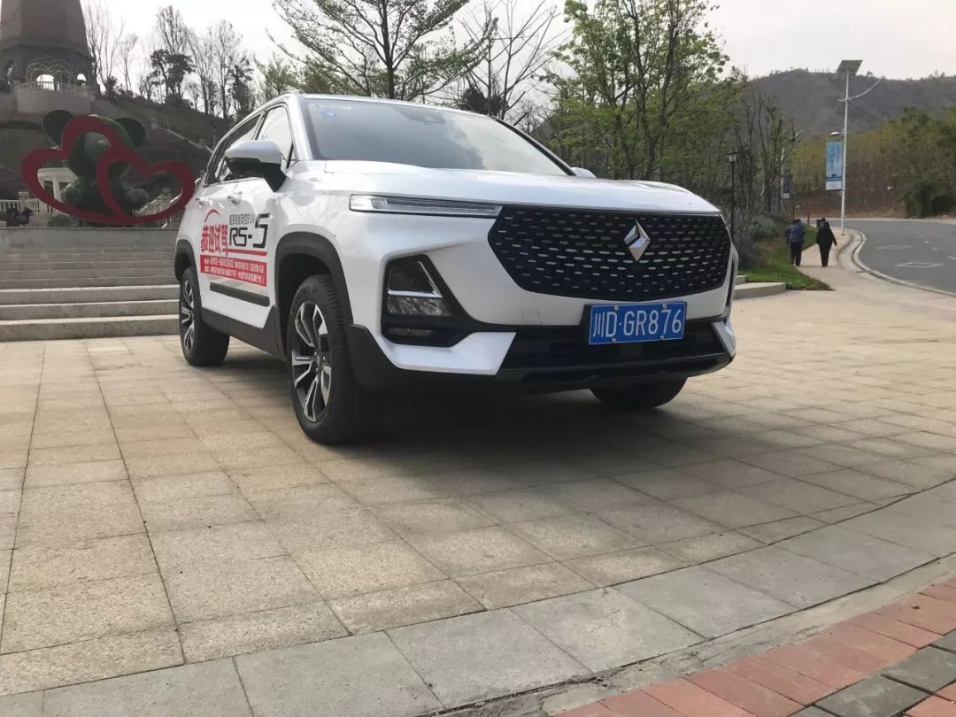 蓋上車標(biāo)，你能猜到他是誰嗎？