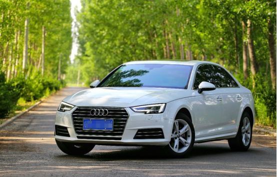 看了車標就想買，這車直降1.2萬僅27.8萬，比奔馳C級還漂亮