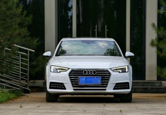 看了車標就想買，這車直降1.2萬僅27.8萬，比奔馳C級還漂亮