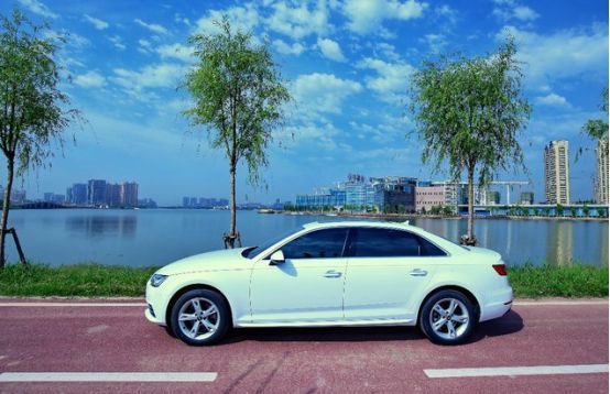 看了車標就想買，這車直降1.2萬僅27.8萬，比奔馳C級還漂亮