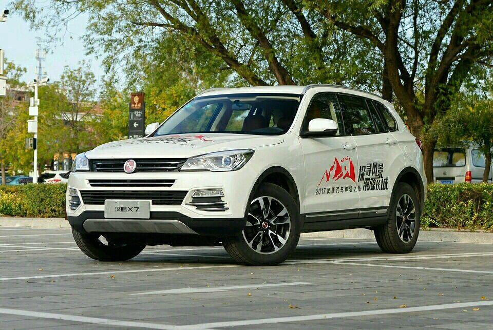 車標也是馬，乍一看以為法拉利，這臺SUV售價7萬多有意思