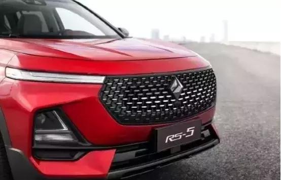 這么土的車標終于換了，寶駿這款車是開竅了，這個車標相當贊