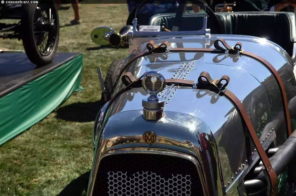 勞斯萊斯車標背后，竟有一段凄美的愛情。