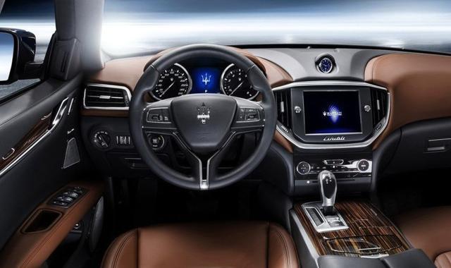 車標值300萬賣80萬，可坐進去連40萬的車都不如