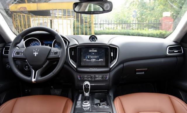 車標值300萬賣80萬，可坐進去連40萬的車都不如