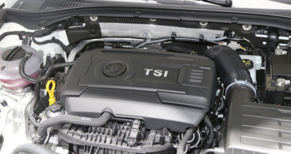 斯柯達車標下還貼著個大眾標，車主：你在逗我？