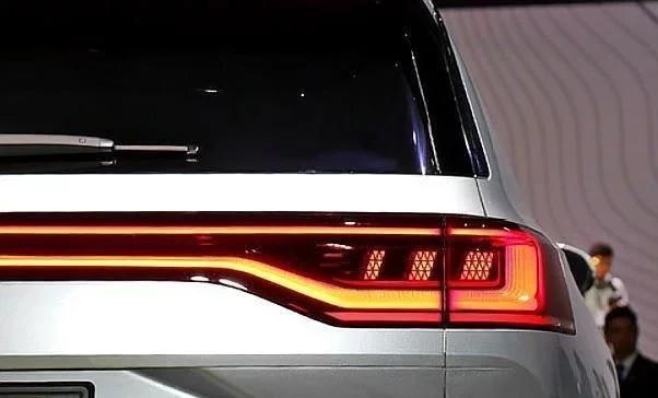 帶“LED車標”大眾來了，超5米的車身配“虎爪”大燈，還是7座版