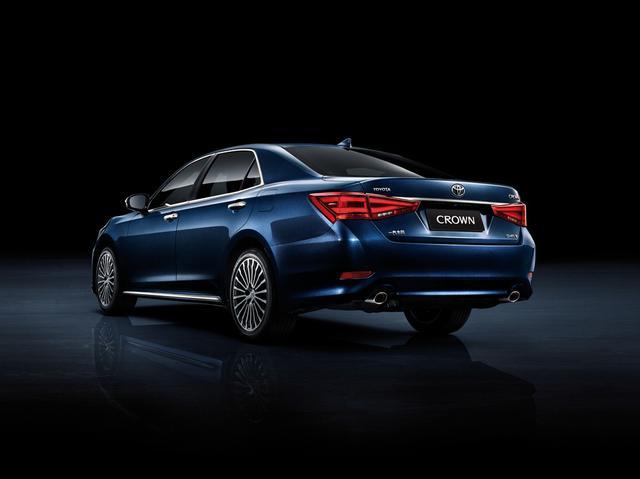 這2款車前后車標都不一樣 為什么行駛在路上交警都不查