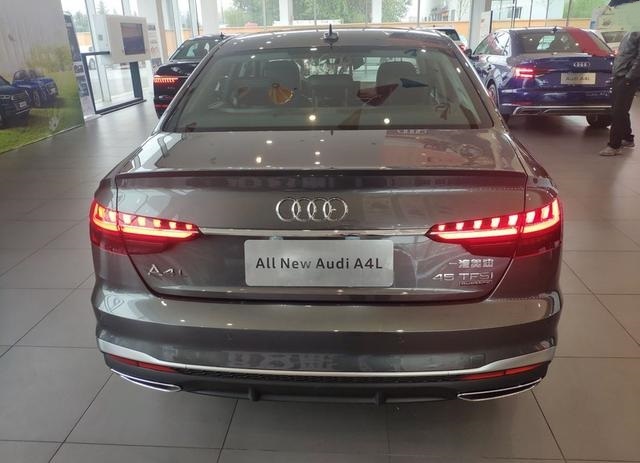 車標是國人較愛，比寶馬3系帥氣，破百6.6秒，30.58w起