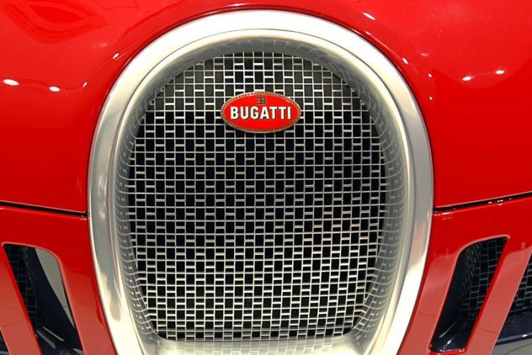 看到這6個車標保持500米距離，較后一個5000萬起，賣房子都不夠賠