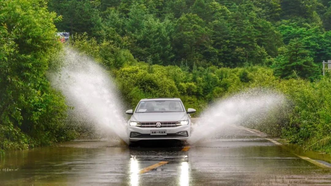這款車除了LOGO和以前一樣，別的都變了