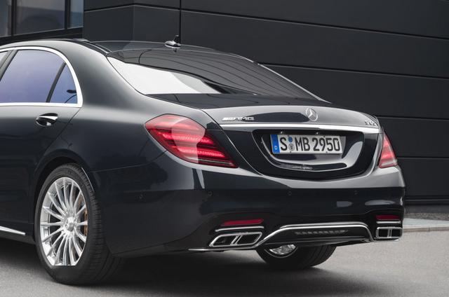 路上遇見這些車尾標志的車，不要輕易超車了，都不是好惹的主