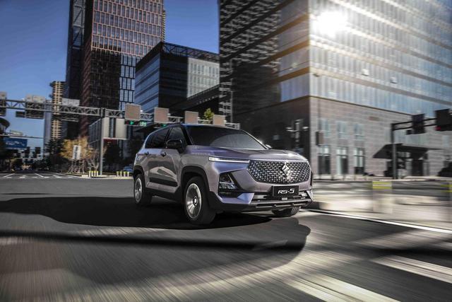 別看不起國產(chǎn)車標了！保時捷舊logo還不如寶駿，寶馬的舊車標更丑