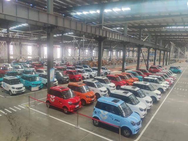 微佳汽車發布，把蔚來LOGO翻過來的車標